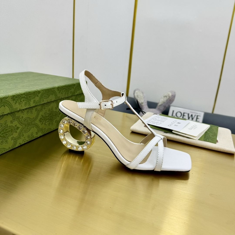 G*u*i sandals